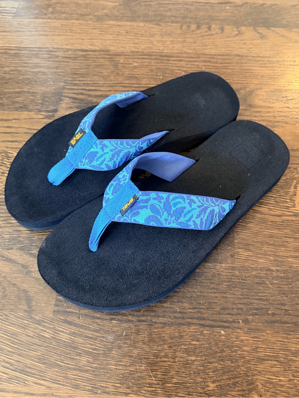 Teva Blue Floral Patterned Sandals with Black Footbeds Women’s Size 10